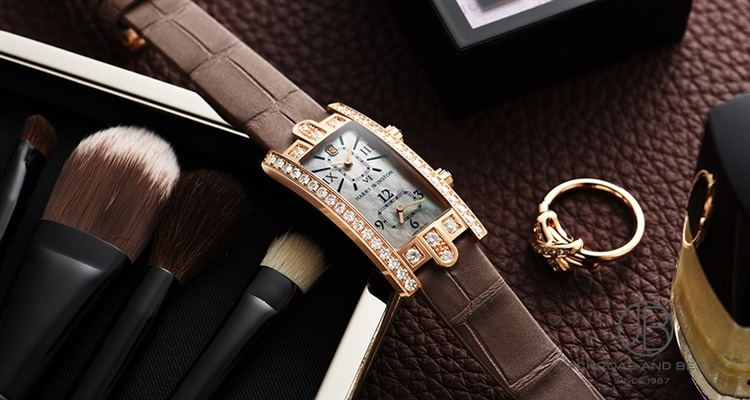 上品な女性が着ける、ピンクゴールドのブランド腕時計 レディース ブランド腕時計専門店 通販サイト ベティーロード