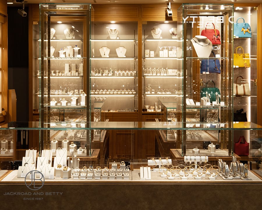 東京中野に実店舗を構えるベティーロードなら、豊富なブランドジュエリーをラインアップ