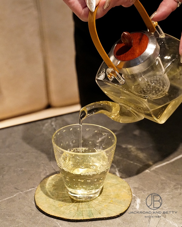 気軽に取り入れられる、こだわりのお茶やスイーツもおすすめ