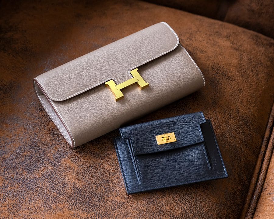 上、エルメス コンスタンス トゥーゴー エトゥープ／下、エルメス ケリーポケット コンパクト ノワール