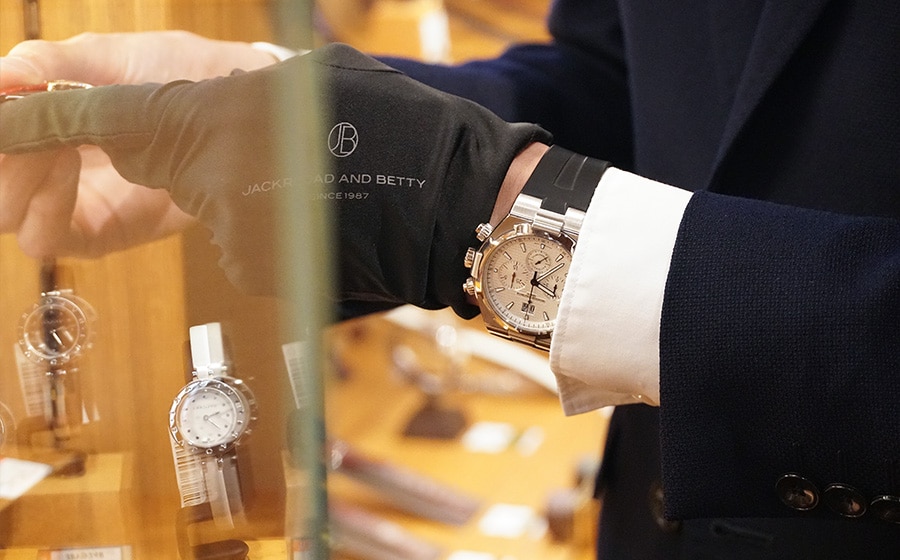 ヴァシュロン・コンスタンタン(VACHERON CONSTANTIN)オーヴァーシーズ クロノグラフ Ref.49150/B01A-9095