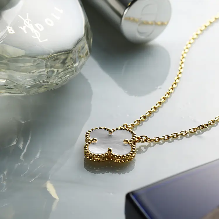 lbNX NECKLACE