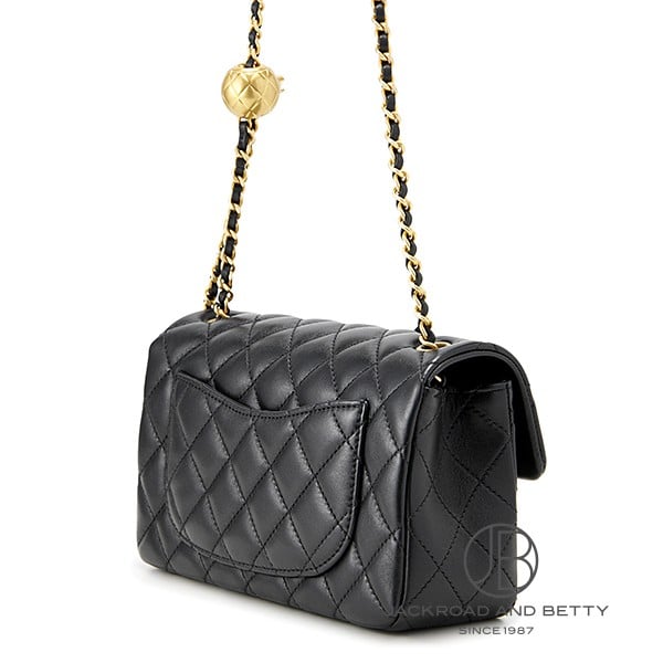 【CHANEL】チェーンが目を惹く♪ ミニフラップバッグ 黒 シャネル ボールチェーン付き ミニフラップバッグ 20cm ブラック