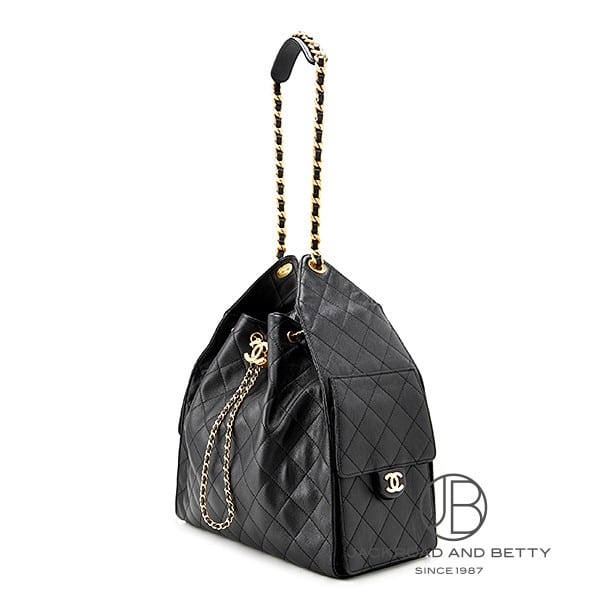 【CHANEL】CHANEL 25 デニム ミディアム ハンドバッグ Chanel 25 medium handbag, Washed denim & gold-tone metal