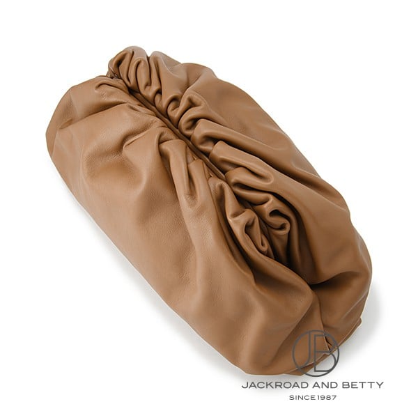 ☆SALE 【BOTTEGA VENETA】ポーチ キャメル ☆SALE 【BOTTEGA VENETA】ポーチ キャメル