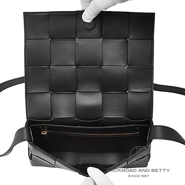 直営店☆BOTTEGA VENETA☆最終SALE! CASSETTE ショルダーバック カセット ショルダーバック ブラック 黒[578004 VMAY1 8425