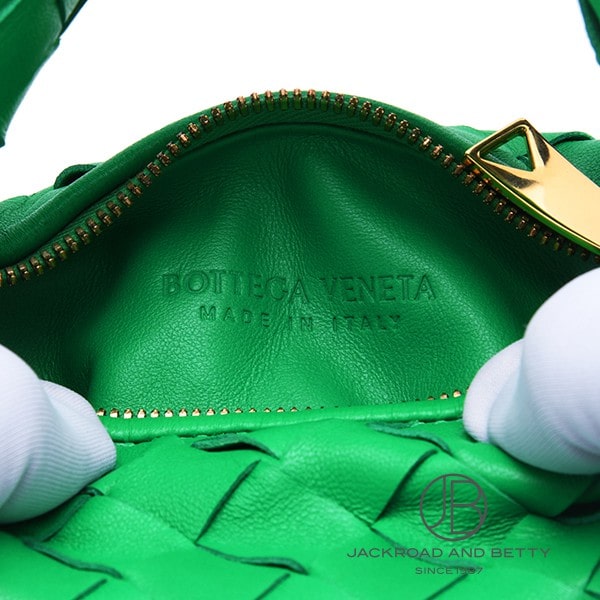 【関税込み】Bottega Veneta グリーン Candy Jodie バッグ Candy Jodie leather tote bag in green - Bottega Veneta