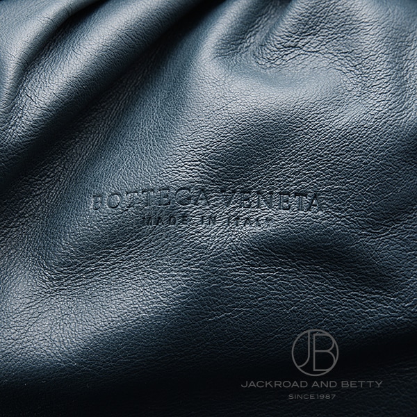 キメが細かくやわらかな、ボッテガ・ヴェネタのカーフスキン