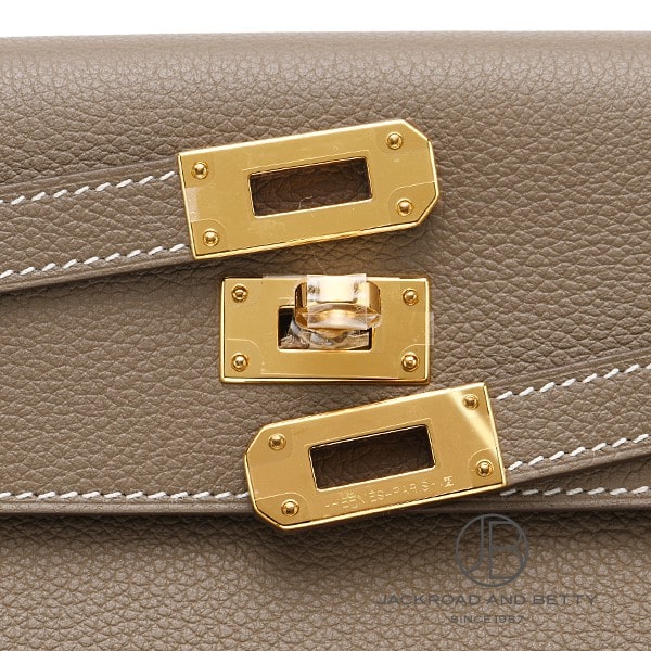 ケリーバッグと同じロックが用いられている