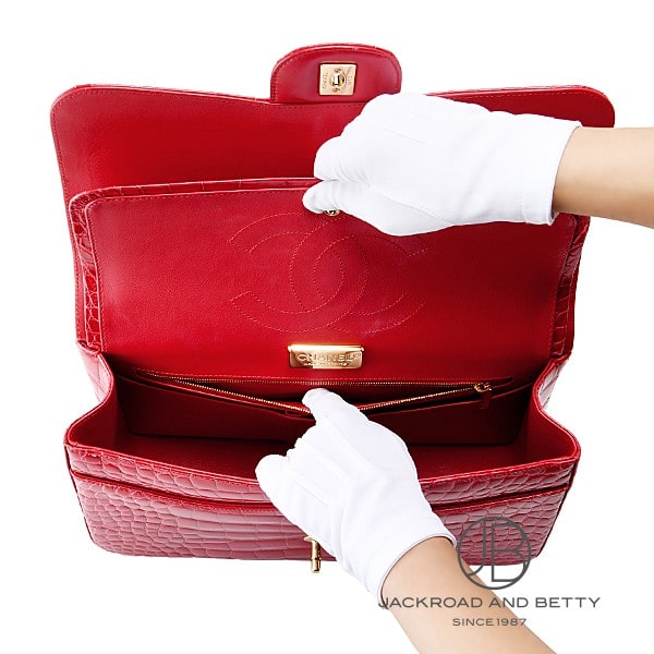 CHANEL レッド 斜めがけバッグ CHANEL（ショルダーバッグ ・ レッド