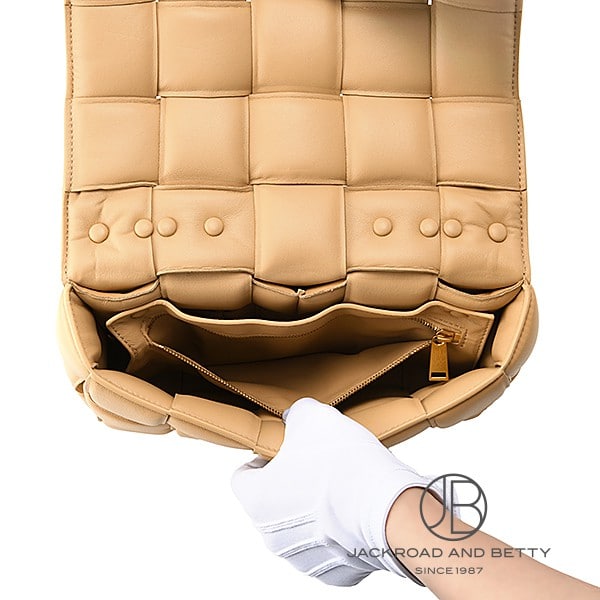 正規店買付【BOTTEGA VENETA】ベージュ ショルダーバッグ チェーン カセット ショルダーバッグ アーモンド ベージュ